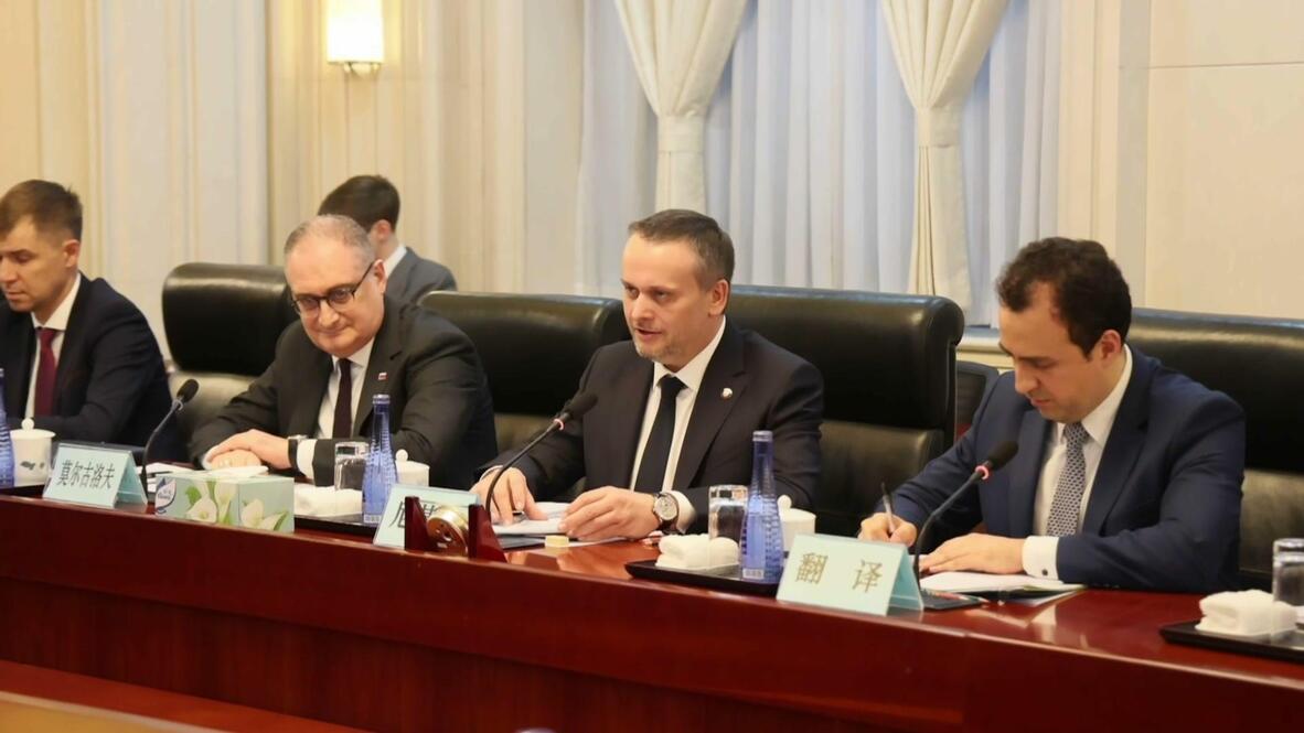 "Добьемся еще более выдающихся успехов в нашем сотрудничестве". Никитин провел переговоры с главой Минтранспорта КНР Лю Вэем в Пекине 