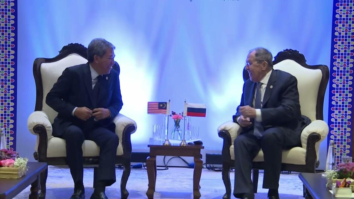 Let's satisfy those heinous media guys! - Lavrov's quip during photo with Malaysian FM Hasan ahead of talks