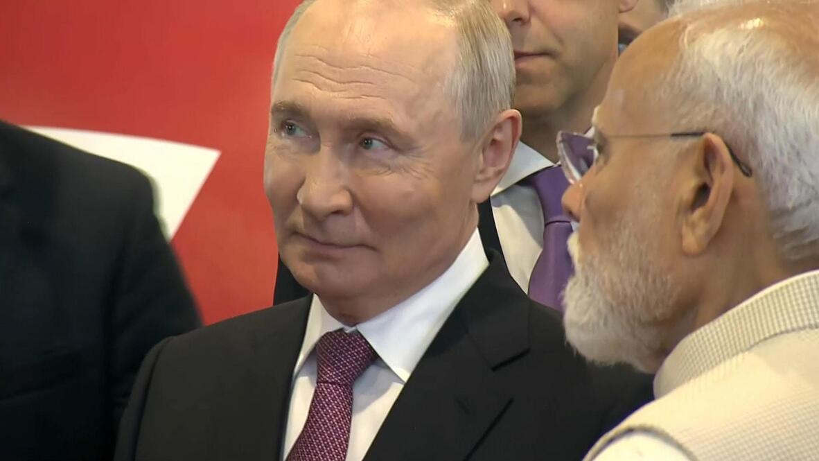 Try to be serious, chaps! - Putin and Modi enjoy jokes during INNOPROM tour in New Delhi