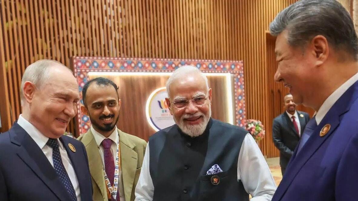 BRICS united! - Putin, Modi, Xi hold hands in rare photo from New Delhi summit sidelines *STILL*