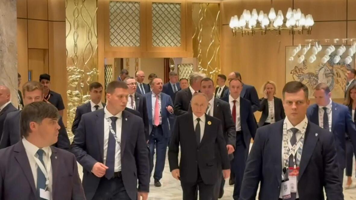 Рабочий день без пауз. Путин завершил переговоры и в сопровождении делегации направился на торжественный ужин