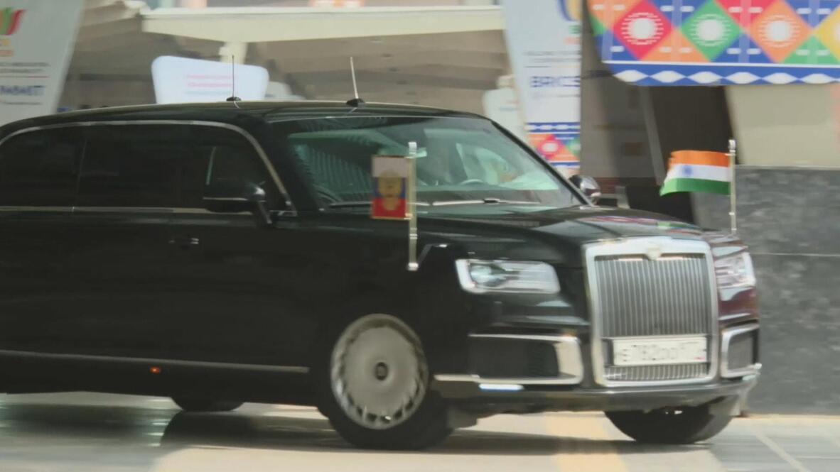 Автомобиль с флагом РФ заехал на территорию саммита БРИКС в Нью-Дели
